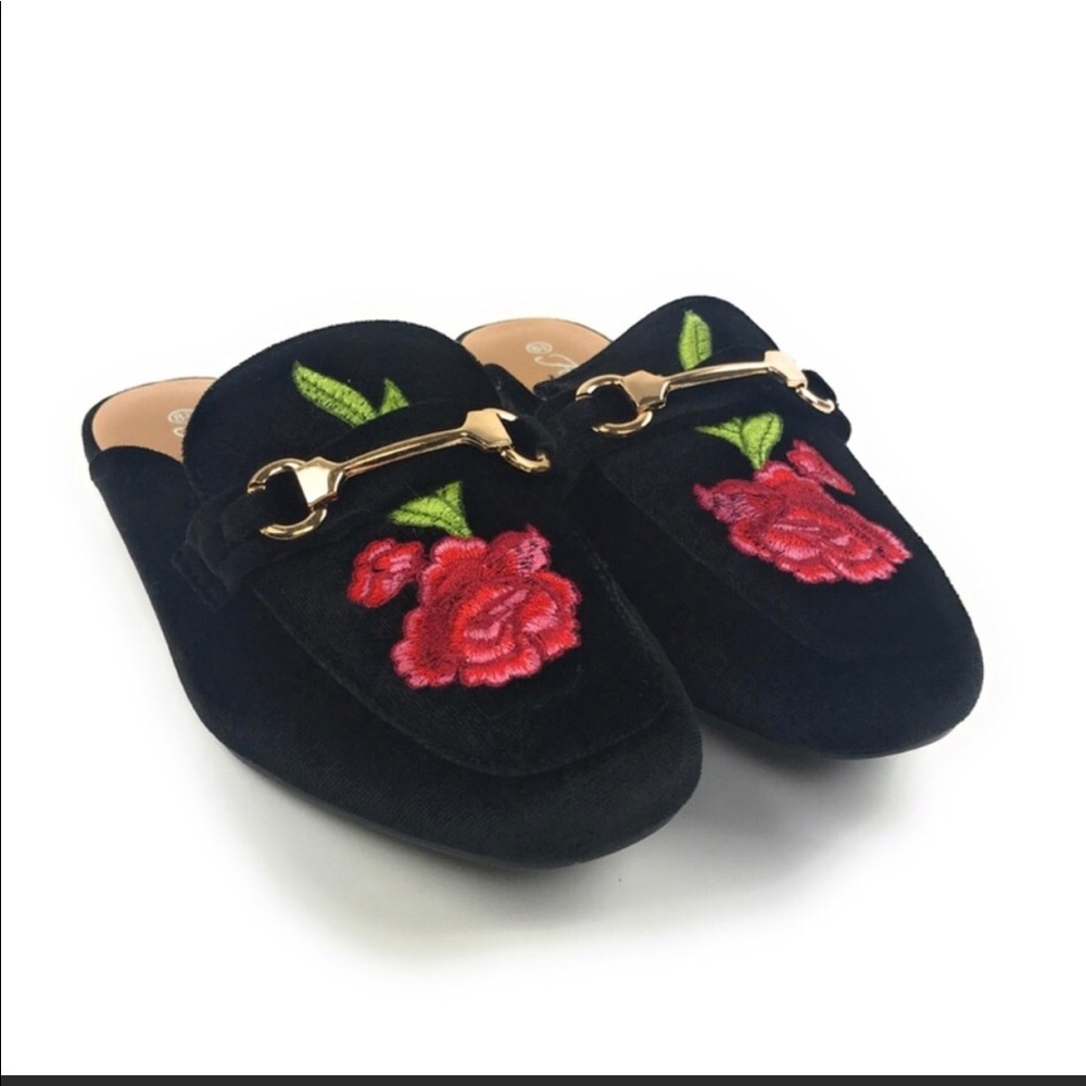 NWB Velvet Rose Slides 🌹
